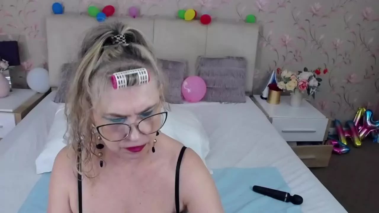 Freechat MariahKiss on Streamray