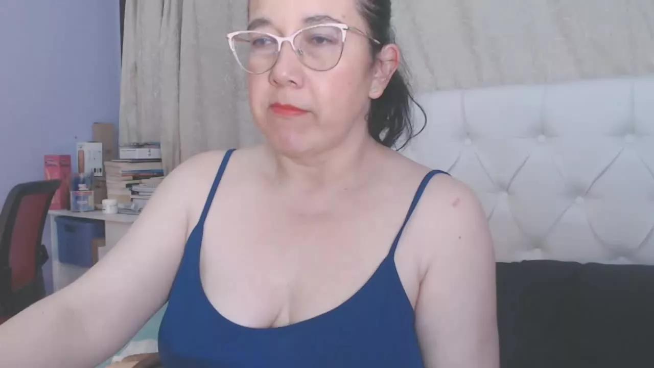 MaturePrisila on Streamray 
