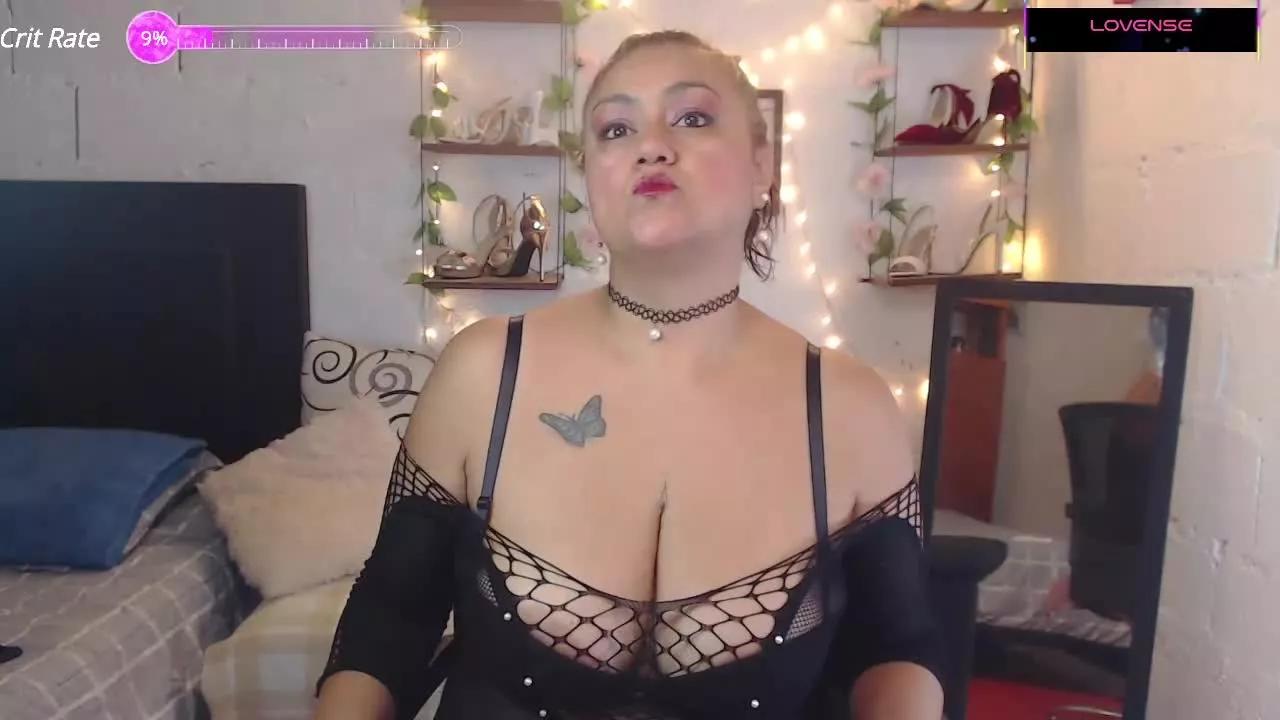 missrosario_stepmoan on Streamray 