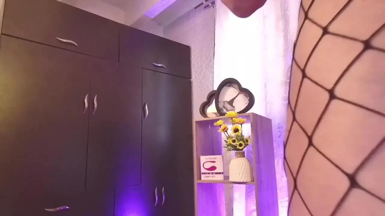 Offline Valentina_Leroy on Streamray