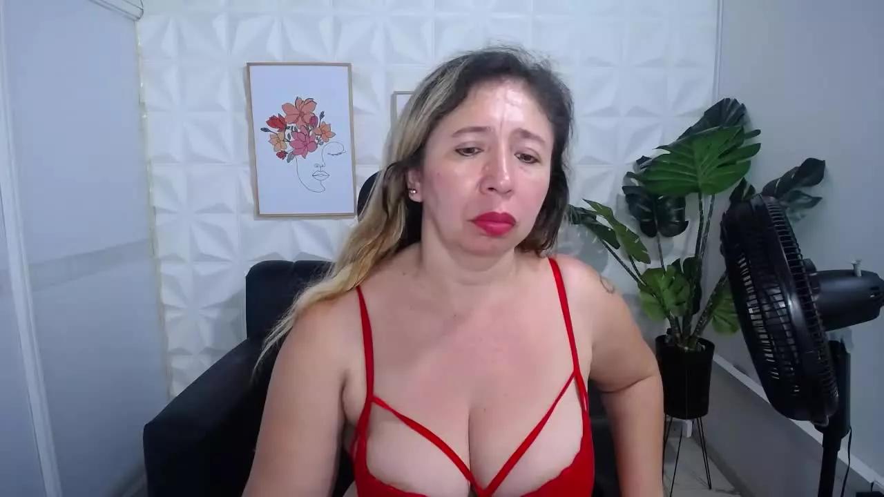 ValentinaMature on Streamray 
