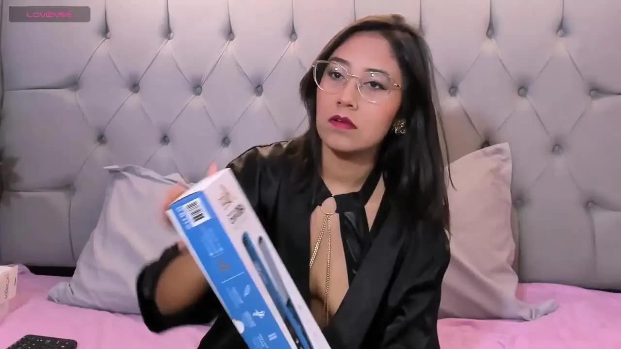 YulyCruz on Streamray 