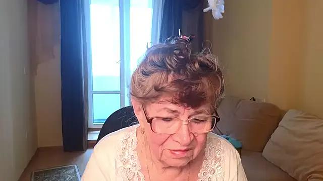 Betty_Brick on StripChat 