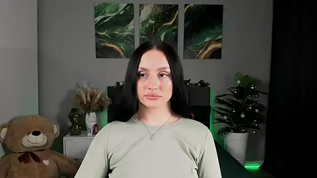 EmiliaBeynard on StripChat 