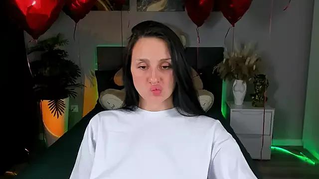 EmiliaBeynard on StripChat 