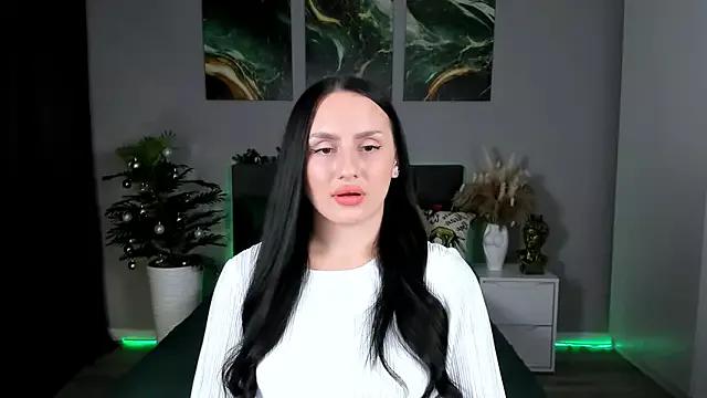 EmiliaBeynard on StripChat 