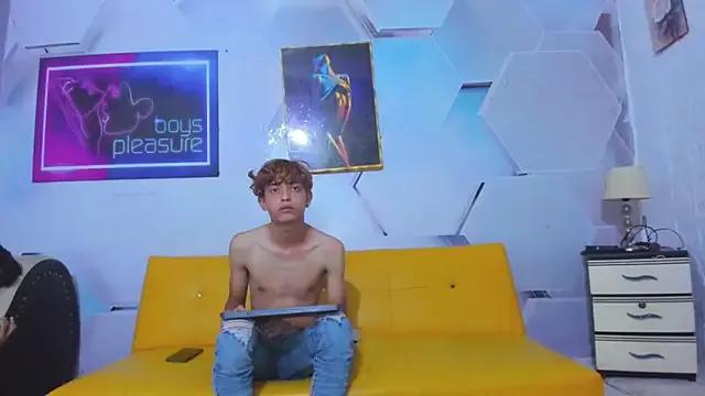 franyer_and_guys on StripChat 