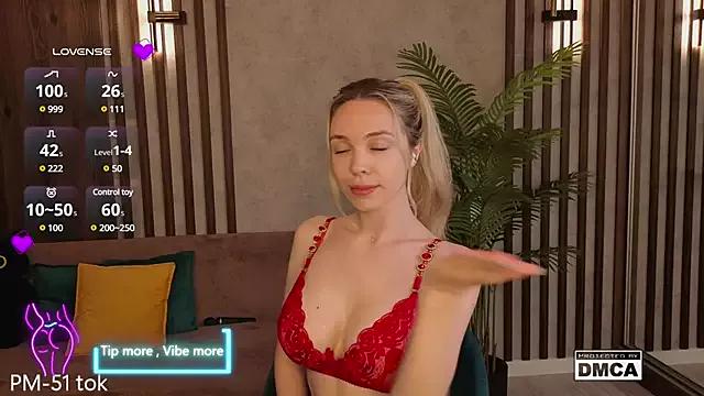 Holl1Would on StripChat 