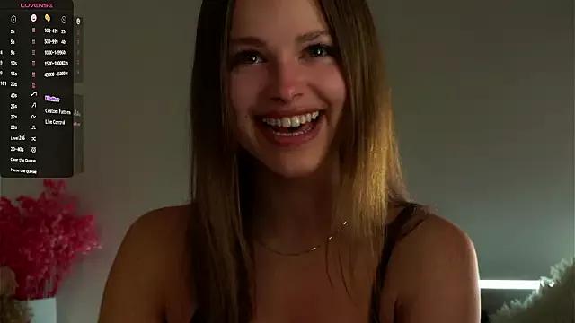 KarinBates on StripChat 