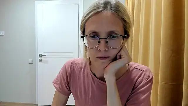 MollyStory on StripChat 