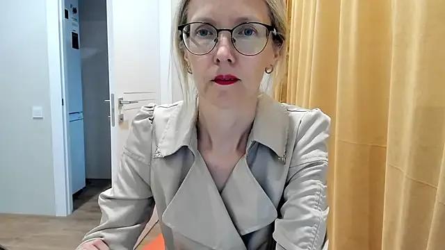 MollyStory on StripChat 