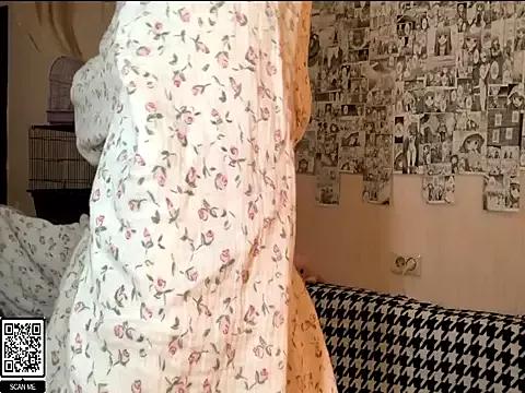 SkinnySunshinexxx on StripChat 