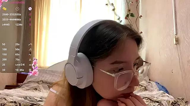 SkinnySunshinexxx on StripChat 