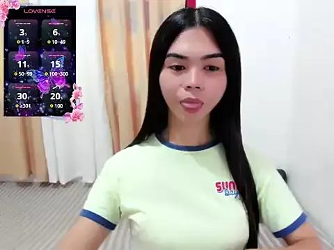 UrHotSexyShine on StripChat 