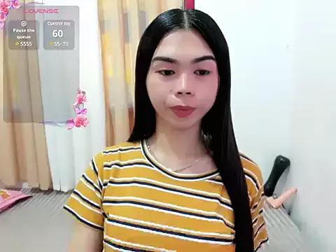 UrHotSexyShine on StripChat 