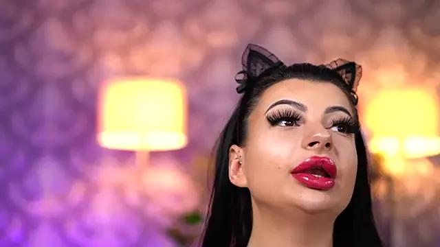 VaniluxButter on StripChat 